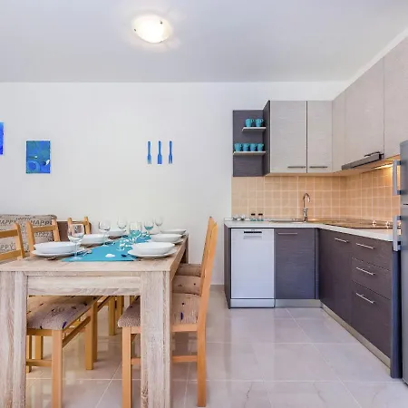 Charming Home With Swimming Pool Holiday home *