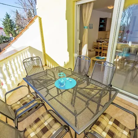 Charming Home With Swimming Pool Holiday home *