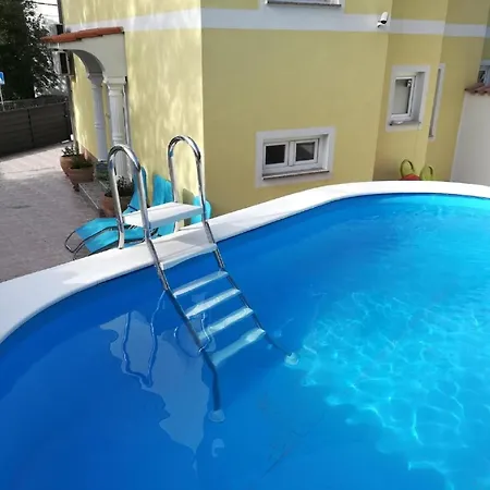Charming Home With Swimming Pool Holiday home